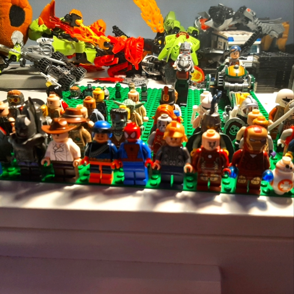 Lego minifigures lot